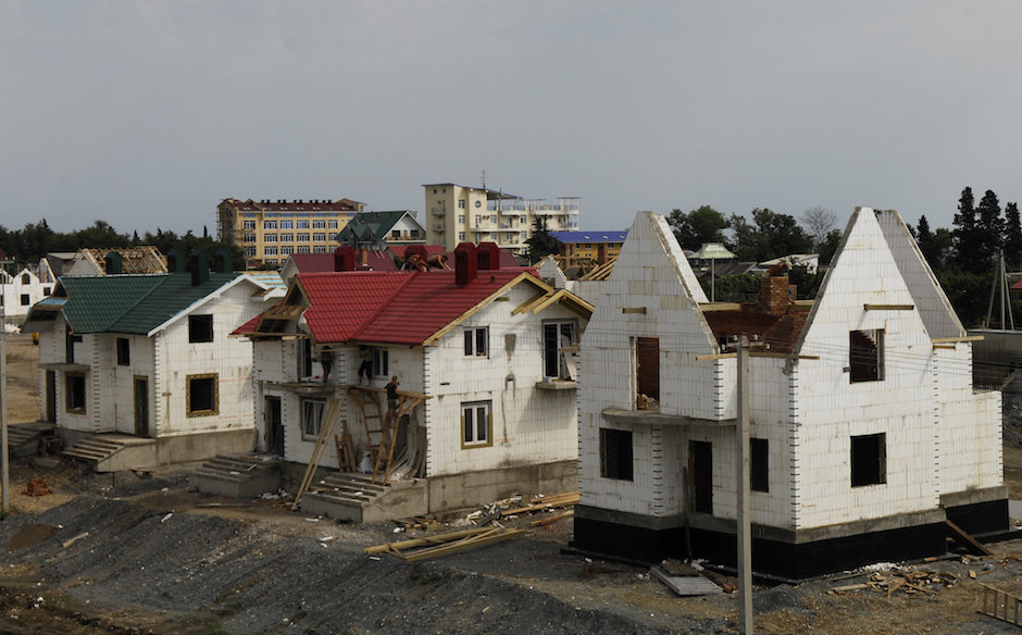 Законно ли строить жилой дом в СНТ?