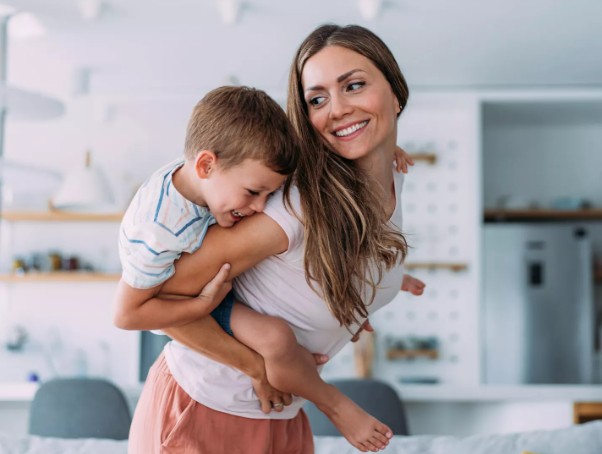 Материнский капитал — 2025: сумма выплаты и на что ее можно потратить